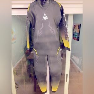 AquaSphere Women’s Triathlon/ competition full sleeve wetsuit